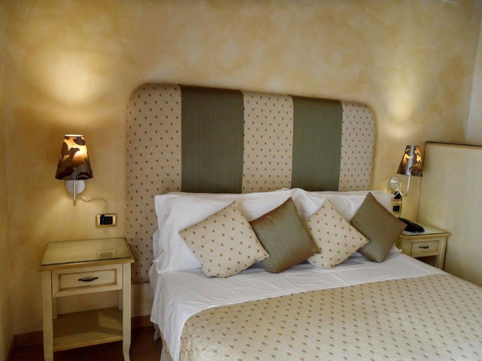 Condotti Rooms Řím Exteriér fotografie