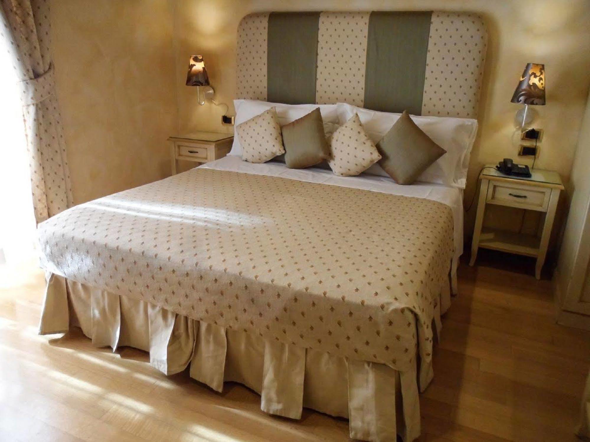 Condotti Rooms Řím Exteriér fotografie
